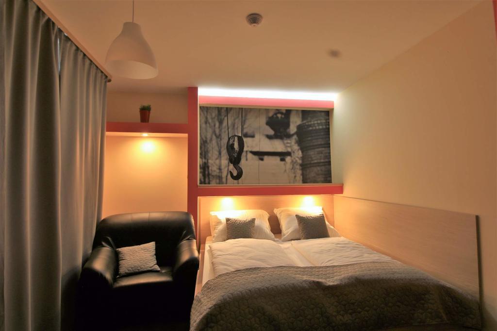 U Admirala Hotel Kladno Buitenkant foto