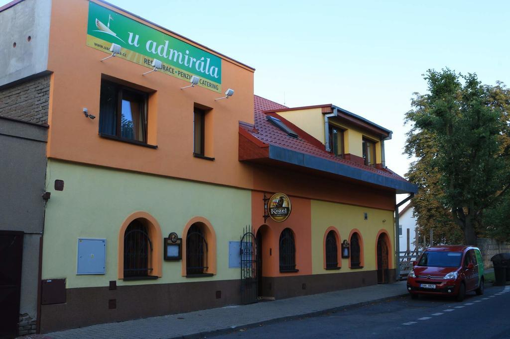 U Admirala Hotel Kladno Buitenkant foto