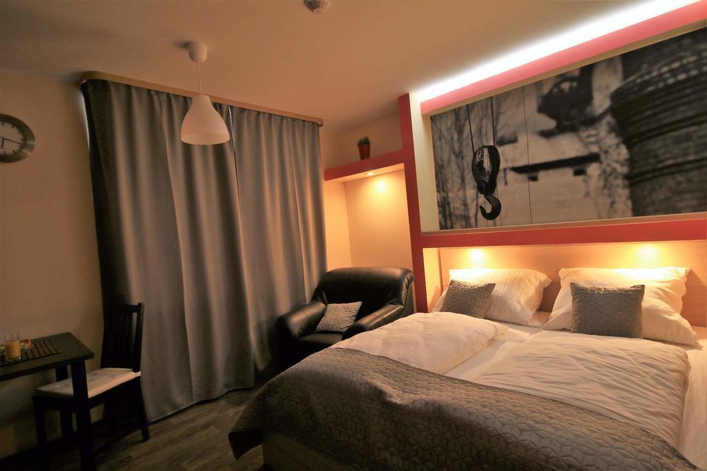 U Admirala Hotel Kladno Buitenkant foto
