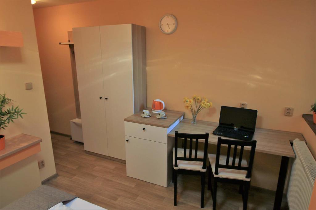 U Admirala Hotel Kladno Buitenkant foto