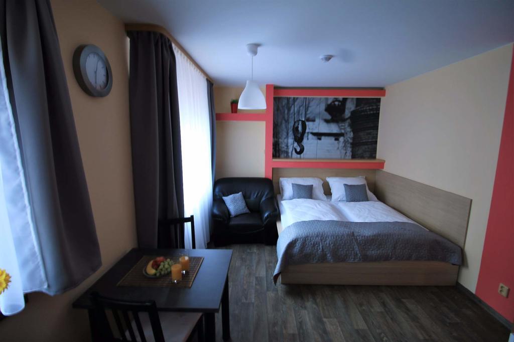 U Admirala Hotel Kladno Buitenkant foto