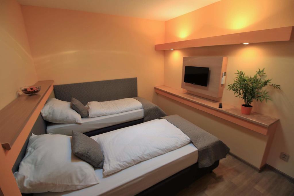 U Admirala Hotel Kladno Buitenkant foto
