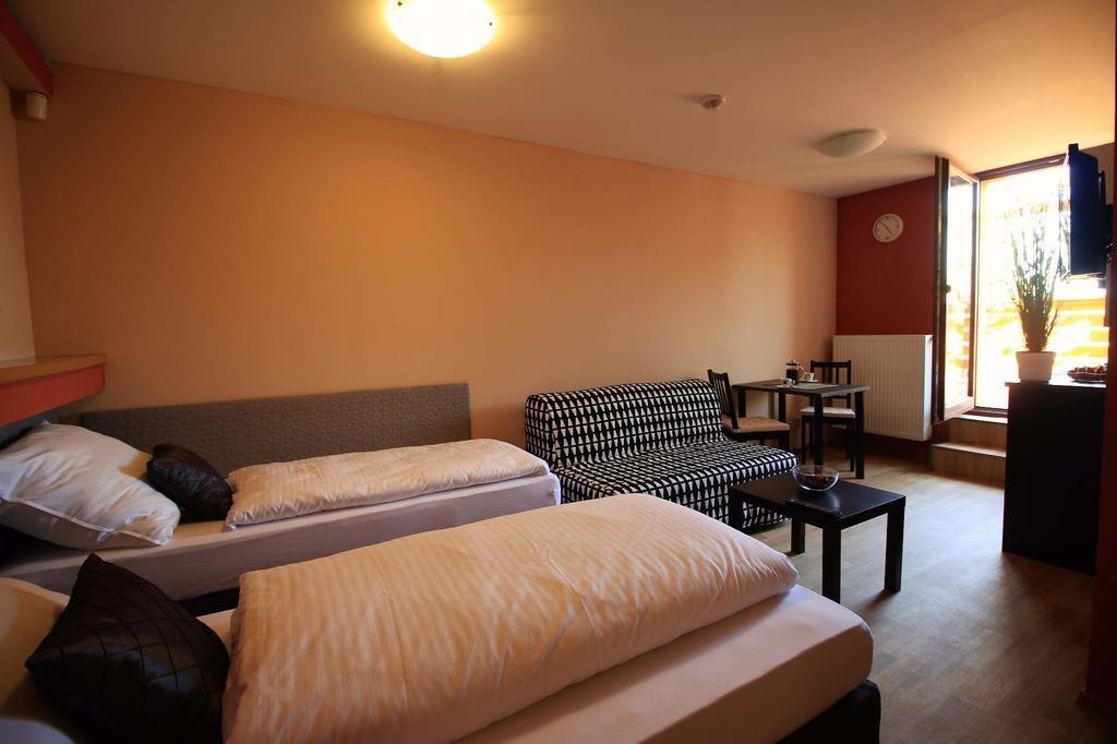 U Admirala Hotel Kladno Buitenkant foto