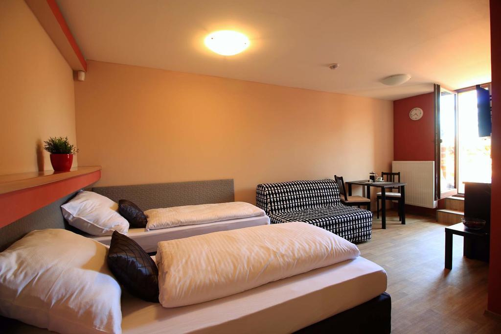 U Admirala Hotel Kladno Buitenkant foto