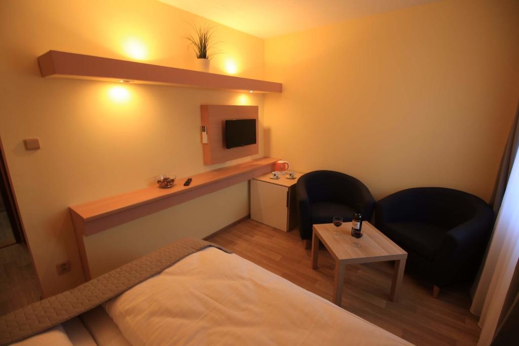 U Admirala Hotel Kladno Buitenkant foto
